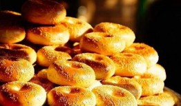 新疆人吃馕吃瓜图片,馕香瓜甜，共享民族美食盛宴