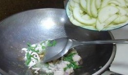 东北猪吃角瓜,意外吃角瓜引发的热议