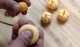 馒头娃娃吃瓜,馒头娃娃的夏日瓜趣之旅