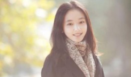 校花郑薇吃瓜,瓜田里的青春传奇