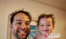 父子吃瓜搞笑视频,笑料百出欢乐多