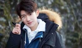 王源初中吃瓜